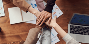 Mains ensemble pour la diversité 