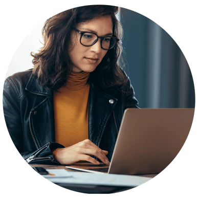 Website-circle-woman-laptop