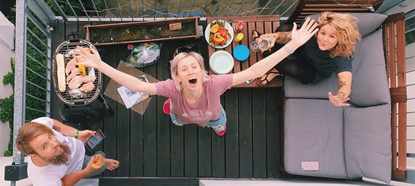 high-angle-view-of-friends-on-balcony_t20_1JrXRW