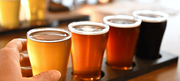 sampling-beer-from-a-flight-of-craft-brews-craft-beer-brewery-enjoying-beer-drinks-with-friends_t20_rRG6XX