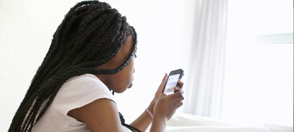 womanonphone_600x270